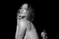 51-летняя Дженнифер Лопес снялась в самом откровенном купальнике, который только можно представить (фото)