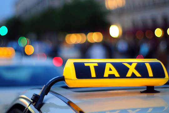 У Києві водій таксі помер за кермом автомобіля (фото)
