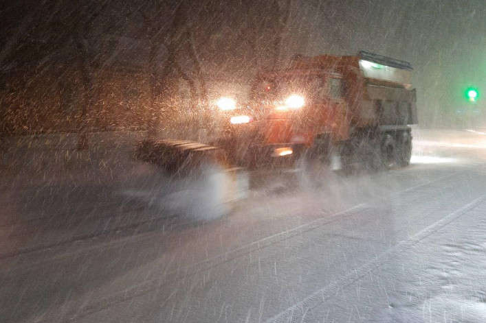У Харкові через снігопад заборонили рух вантажівок. Водіїв просять не сідати за кермо
