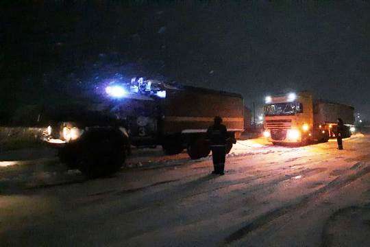 На Херсонщині зі снігових пасток визволили 18 вантажівок