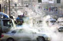 Однією з причин забруднення повітря в Києві є велика кількість автомобілів на столичних дорогах