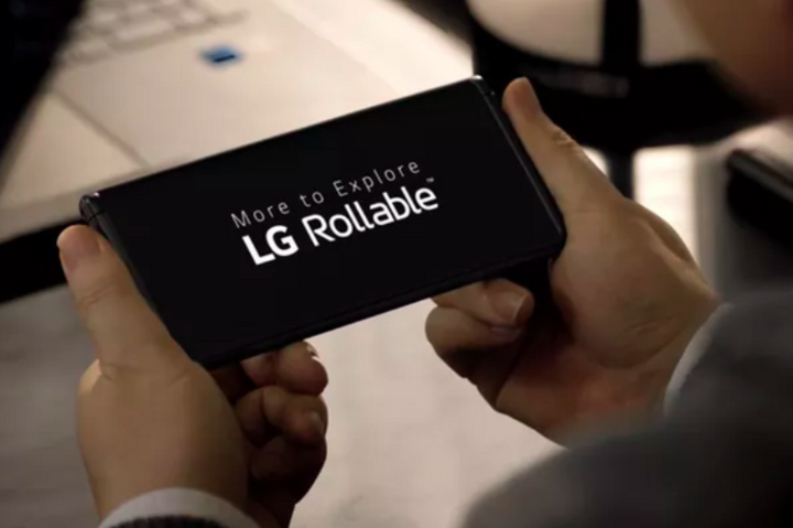 LG показала, як працює «смартфон-рулон»
