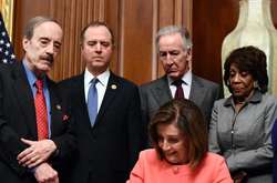 Пелосі підписала статтю про імпічмент Трампа