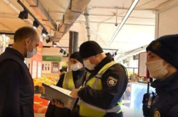  Маску необходимо носить по всем правилам: она должна закрывать нос и рот 