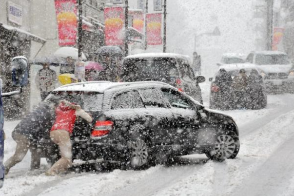 Через снігопад у столиці вже сталося майже 160 ДТП