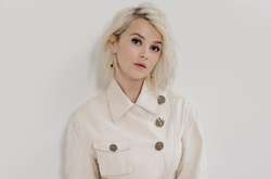 Певица Мика Ньютон