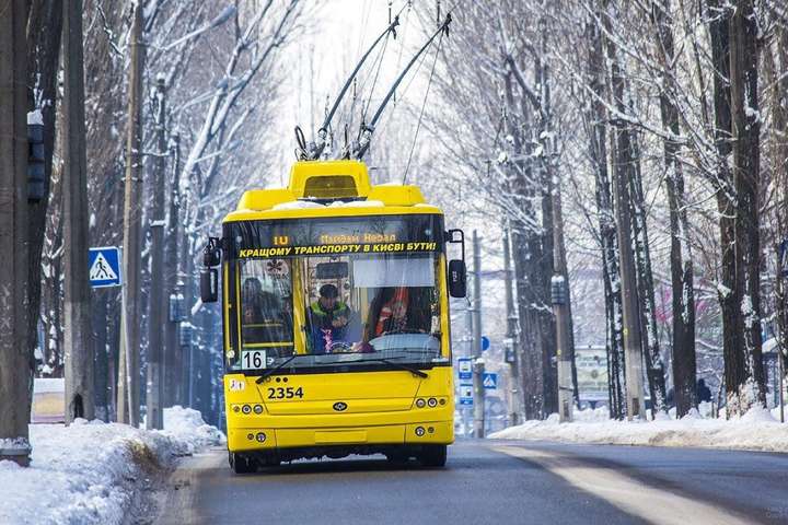 Локдаун у Києві: на лінії виходить на 10% менше транспорту