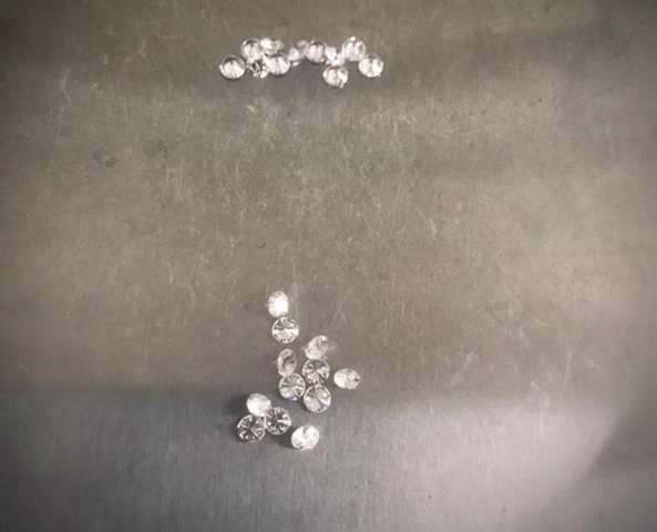 В Киеве таможенники изъяли бриллианты обнаруженные в бандероли