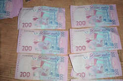 Біля терміналу на Оболоні молодик вирвав із рук дівчини гроші (фото)