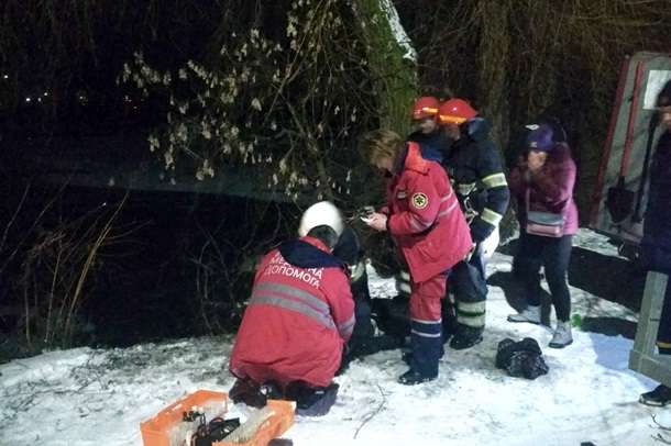 Трагедия на Хмельниччине: люди провалились под лед