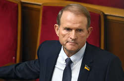   Д  о того, як зайнятись поверненням полонених Медведчук намагався навʼязати Україні російську вакцину проти коронавірусу   