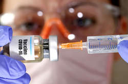 Першими безкоштовне щеплення від коронавірусу отримають лікарі