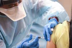 Українці матимуть змогу вакцинуватися власним коштом