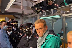 З'явилося повне відео затримання Навального