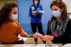 У США першою дозвіл на використання в грудні 2020 року одержала вакцина Pfizer/BioNTech