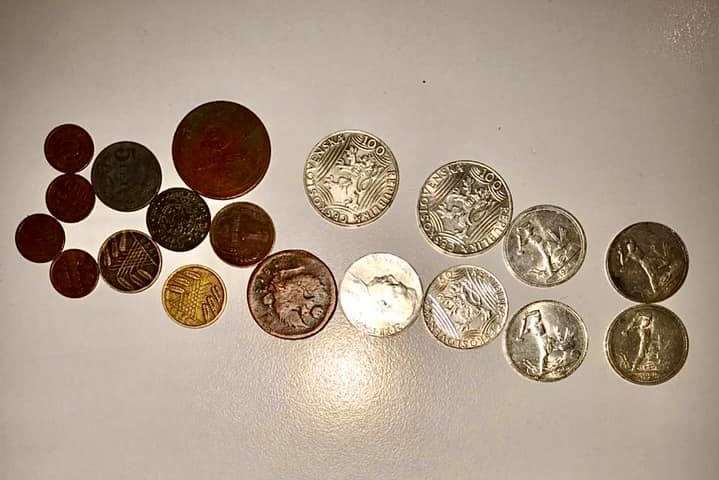 Киянин намагався вивезти у США колекцію старовинних монет (фото)