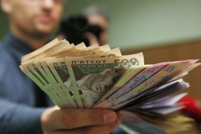 У Запорізькій області шкільний бухгалтер три роки нараховувала собі «подвійну заробітну плату»