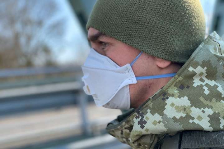 В українській армії коронавірусом хворіють понад 800 військовослужбовців
