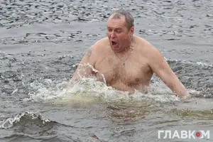 Традиція занурюватися в ополонку на Водохреще не має українського походження, а пірнання не &laquo;змиває гріхів&raquo;