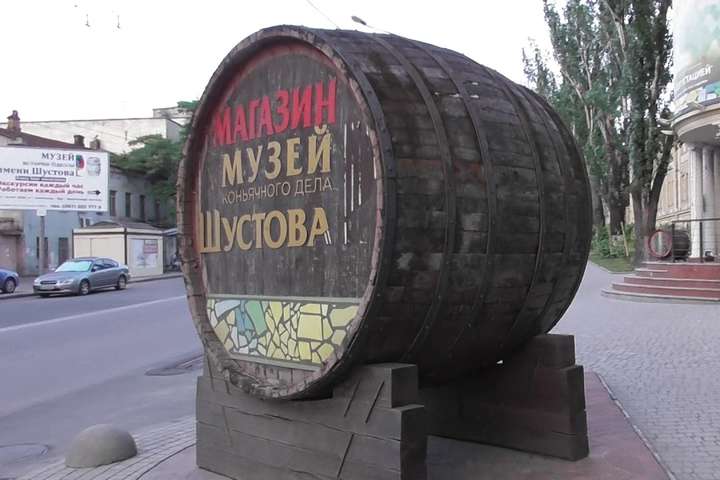 В Одесі знайшли 100-річну пляшку коньяку
