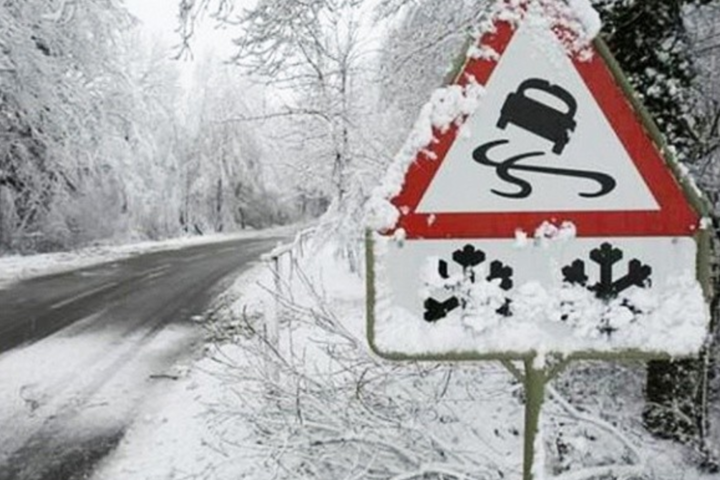 Укравтодор попередив водіїв про засніжені дороги у п'яти областях