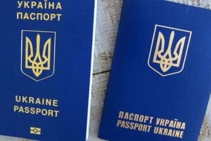 Як кримчани відновлюють українські паспорти на Херсонщині (відео)
