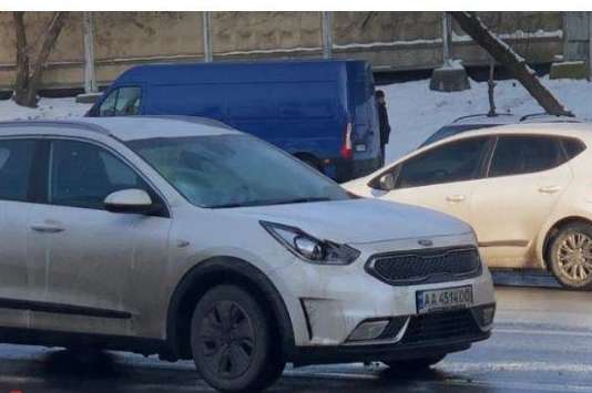У Києві автомобіль на переході збив жінку (фото)