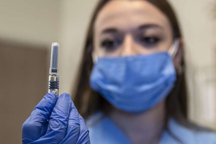 Україна просить Китай прискорити поставку ковід-вакцини