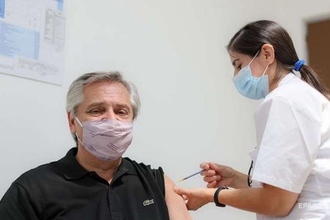 Президент Аргентини зробив щеплення від Covid-19 російською вакциною 