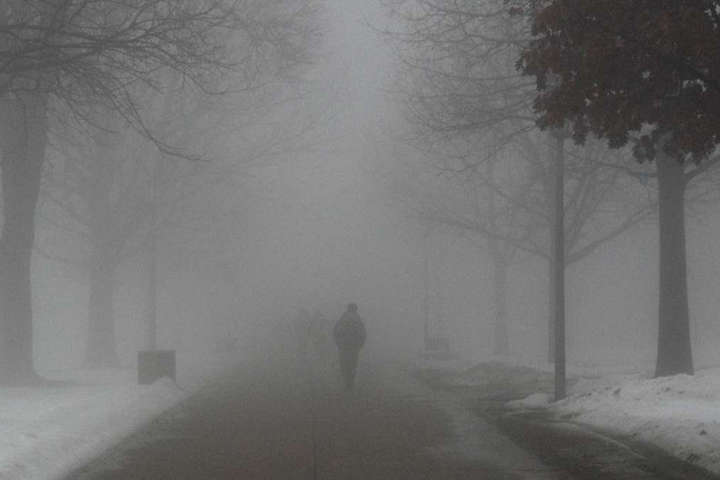 На Київ опустився густий туман: оголошено перший рівень небезпеки