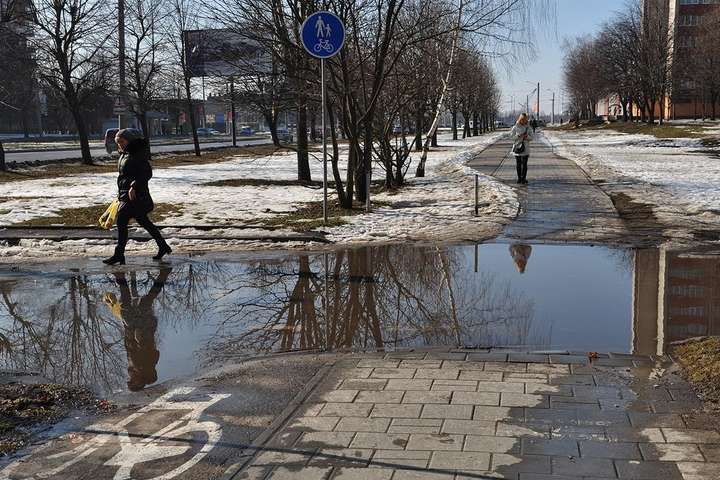 Сухо і різке потепління до +11: прогноз погоди в Україні на п'ятницю