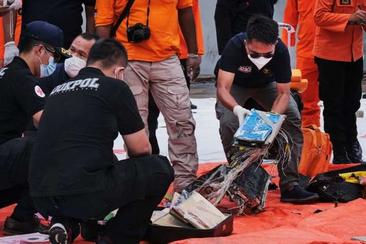 Експерти назвали попередню причину авіакатастрофи в Індонезії