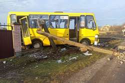 На Львовщине маршрутку с пассажирами сбил поезд: есть пострадавшие 