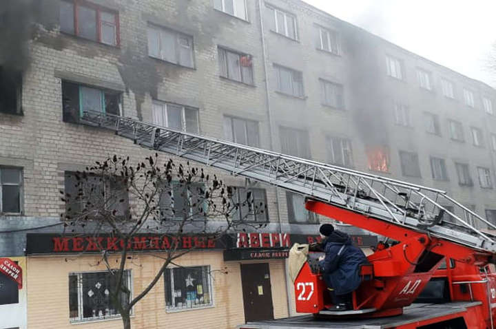 В Павлограде горело общежитие: пострадавших госпитализировали