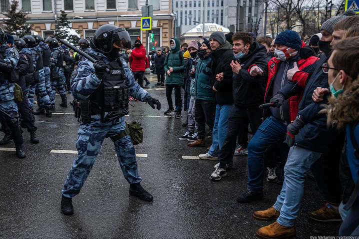 В Кремле впервые прокомментировали протесты по всей России в поддержку Навального