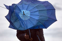 Синоптики попреджають про сильні пориви вітру в понеділок