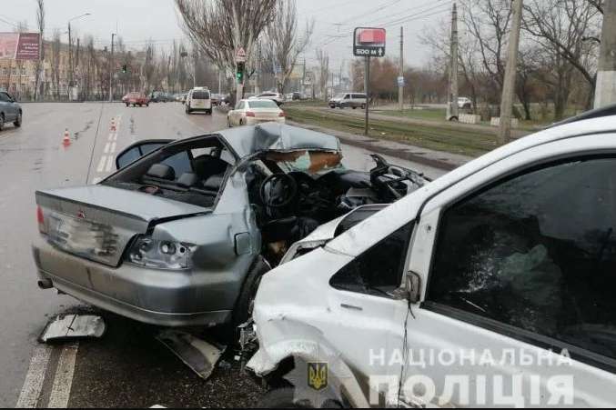 В Одесі зіткнулися два автомобілі, є постраждалі та загибла