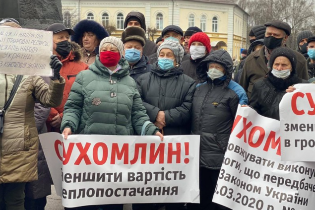 Україну знову сколихнули акції протесту проти високих цін на блакитне паливо - У Житомирі почалися дві акції протесту. Люди увірвалися до міськради (відео)