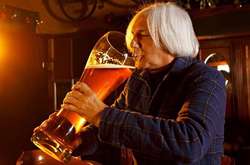 Названо націю, яка найчастіше у світі напивається до втрати рівноваги 