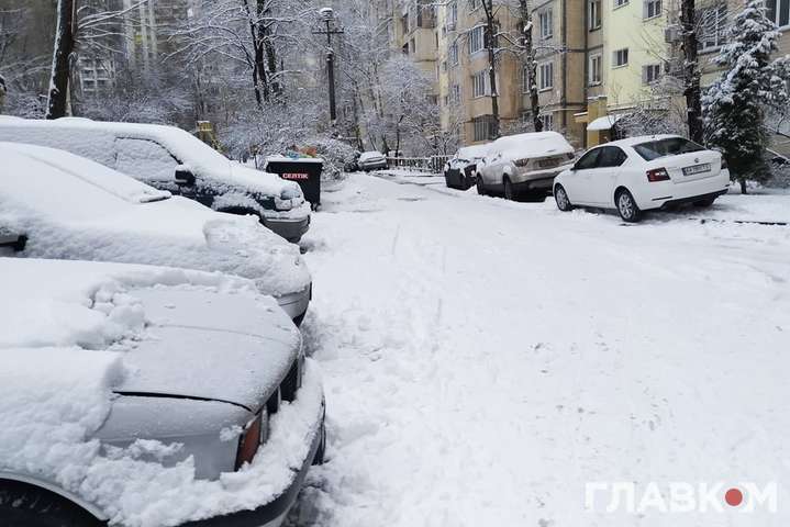 Штормовий вітер та сніг: в Україні різко погіршиться погода