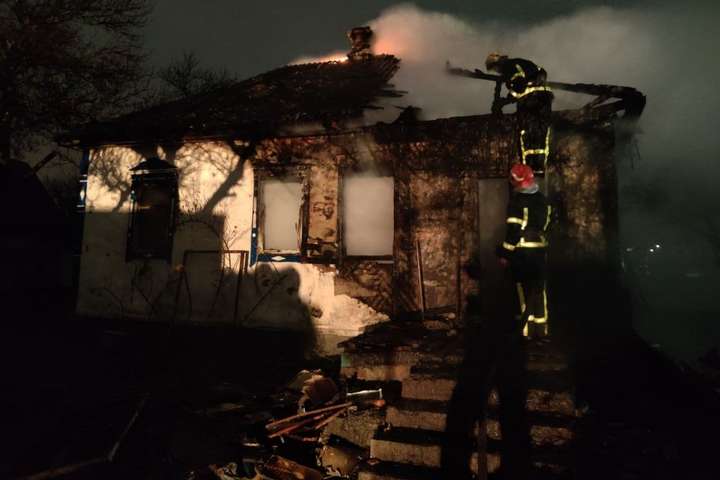 Опіки 95% тіла: під час пожежі в будинку в Києві обгорів чоловік 