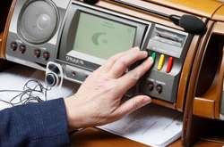 Рада схвалила закон про референдум: як голосували фракції