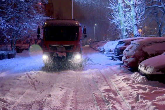 У Польщі снігопад залишив десятки тисяч людей без світла