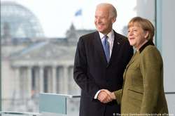 Байден та Меркель домовилися узгоджувати стратегічні пріоритети і щодо України