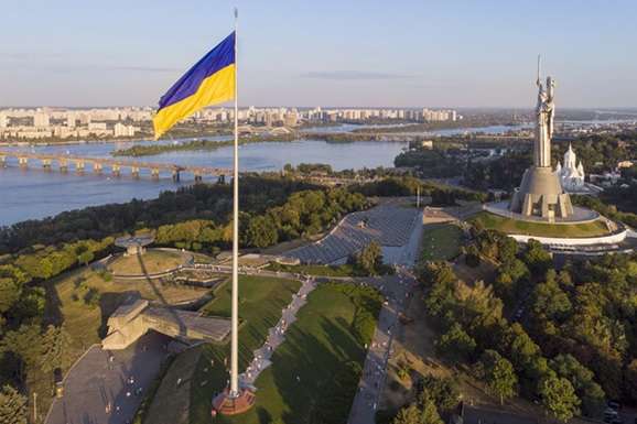 У Києві приспустять головний прапор на схилах Дніпра