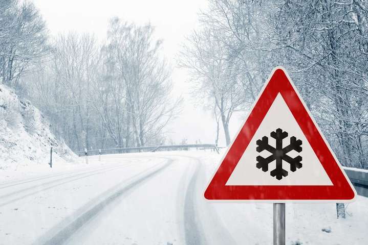 Сніг, хуртовини і ожеледиця: Україну сьогодні чекають складні погодні умови