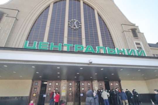 Поліція затримала молодика, який «замінував» залізничний вокзал у Києві
