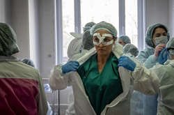Оперативні дані МОЗ: в Україні 3 776 нових хворих на ковід і понад 2,4 тисячі госпіталізацій