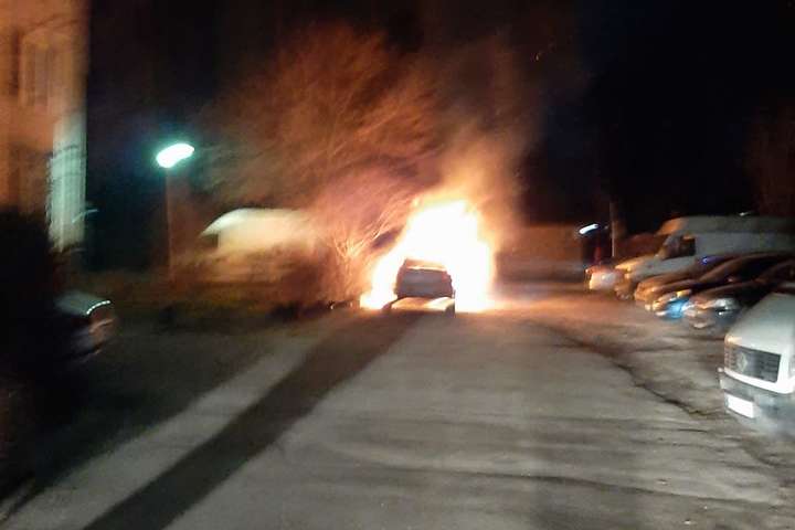 Вночі невідомі спалили автівку ексмера Коцюбинського (фото, відео)
