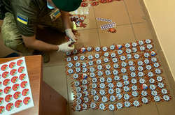 Год условно: суд пожалел нарушительницу, которая везла из России 400 георгиевских ленточек